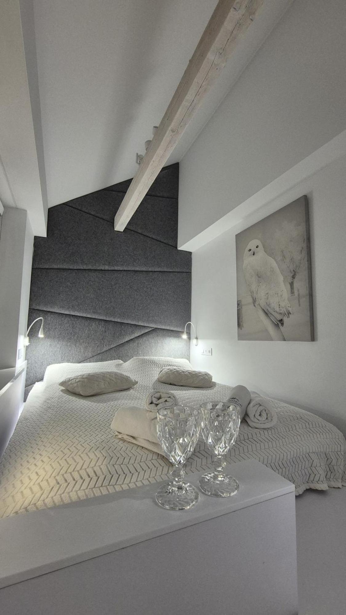 Apartment White R Parking W Cenie!!! *